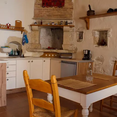 The Stone House In Aspro Hébergement de vacances *
